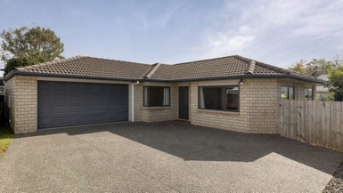 3B Esmeralda Street, Welcome Bay, Tauranga - Carousel 1