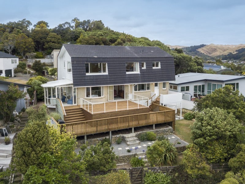 6 Compass Way, Whitby, Porirua - Carousel 1