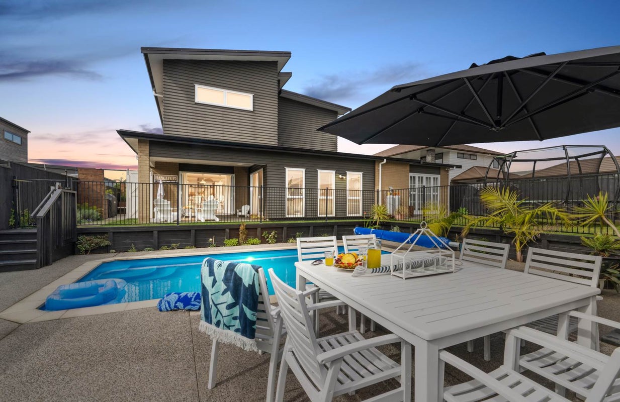 30 Defender Crescent, Beachlands, Auckland - Carousel 1