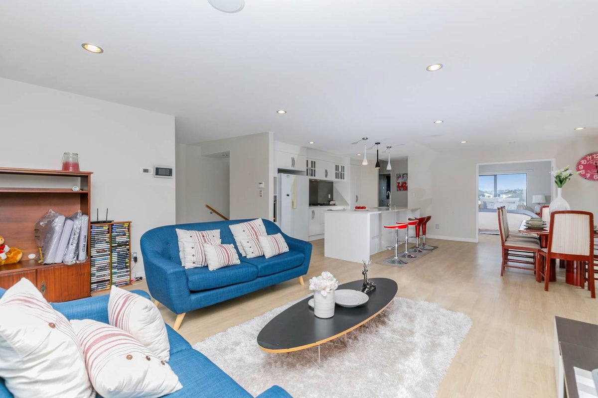 30 Sohlue Place, Oteha, Auckland - Carousel 1