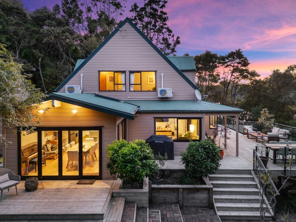 9 Arapito Road, Titirangi, Auckland - Carousel 2