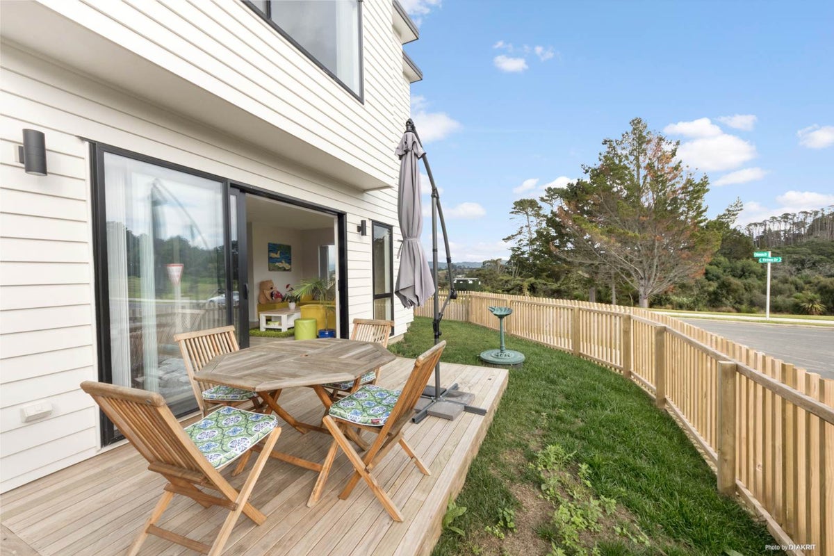 131 Tiriwa Drive, Massey, Auckland - Carousel 2