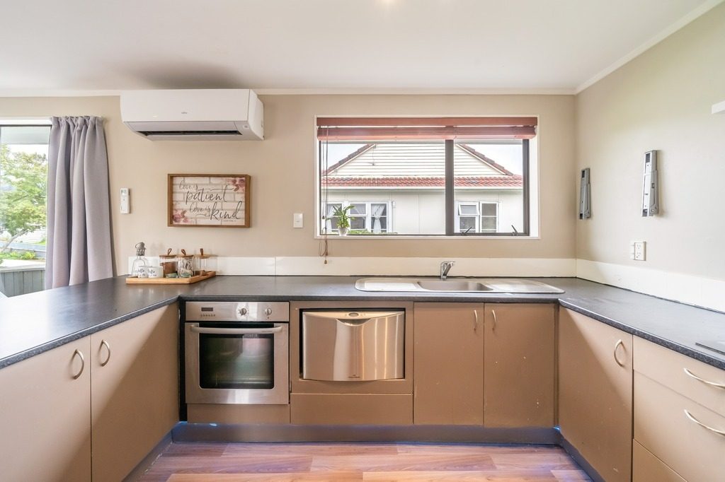 2/79 MOLESWORTH ST, Taita, Lower Hutt - Carousel 2