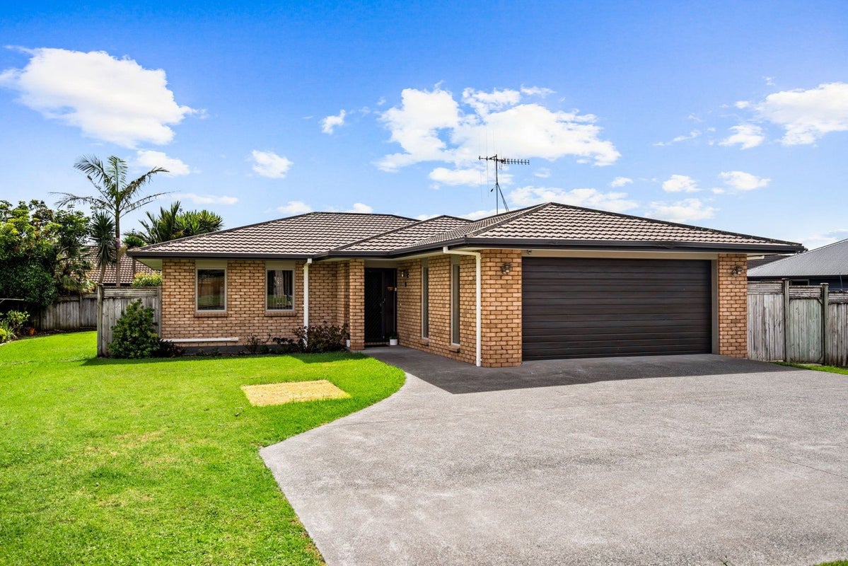 11 Conifer Grove, Kamo, Whangarei - Carousel 1