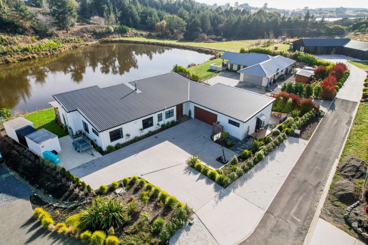 7 Kohuhu Lane, Redwood Valley - Carousel 1