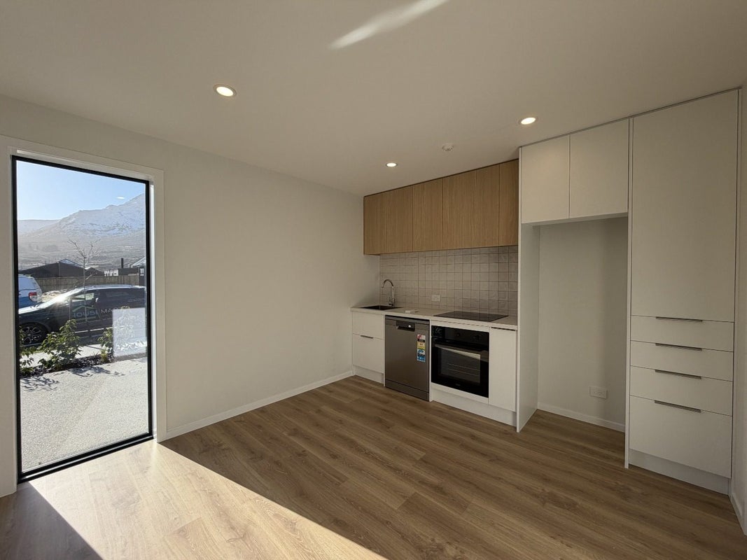 11 Metzger Road, Jacks Point, Queenstown - Carousel 2