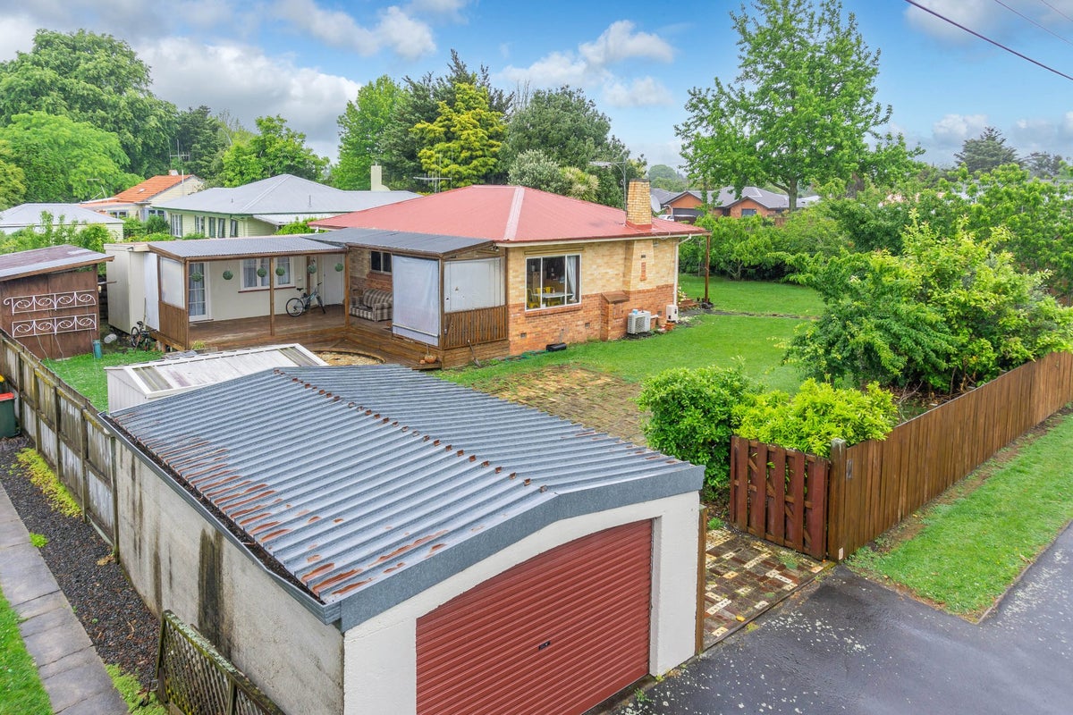 94 Galloway Street, Hamilton East, Hamilton - Carousel 2