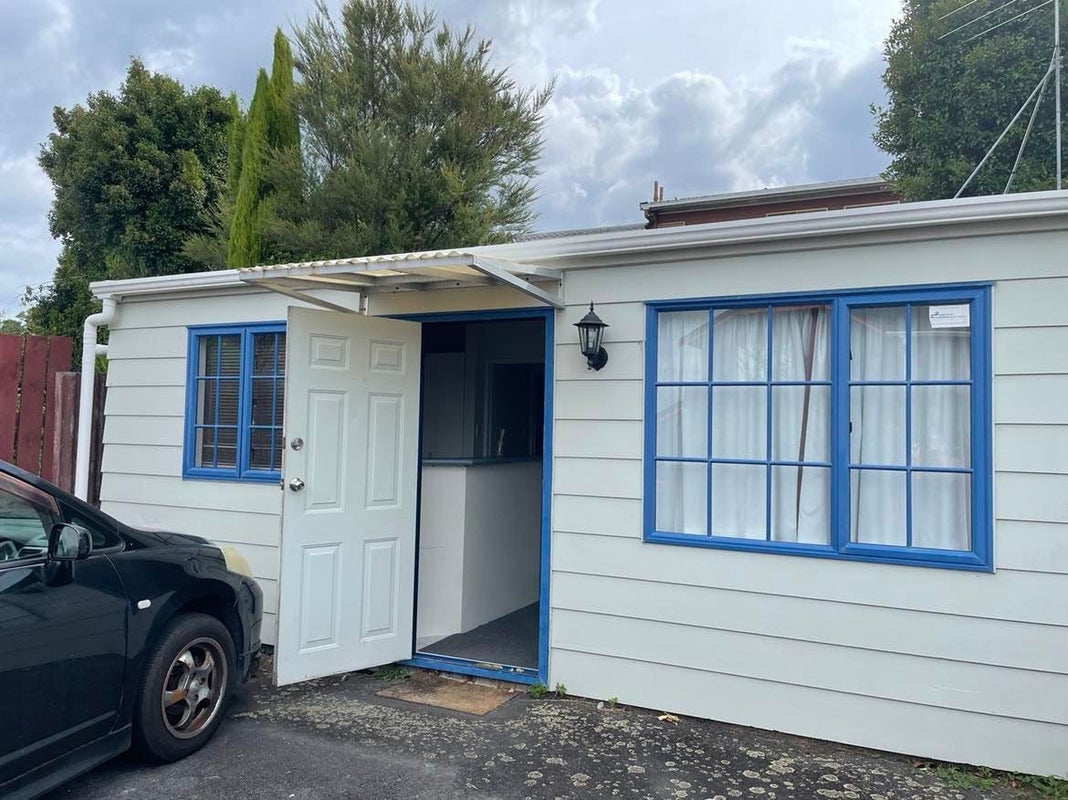 2/5 Akehurst Avenue, New Lynn, Auckland - Carousel 2
