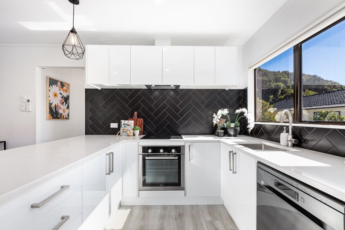 58 Albatross Close, Whitby, Porirua - Carousel 2
