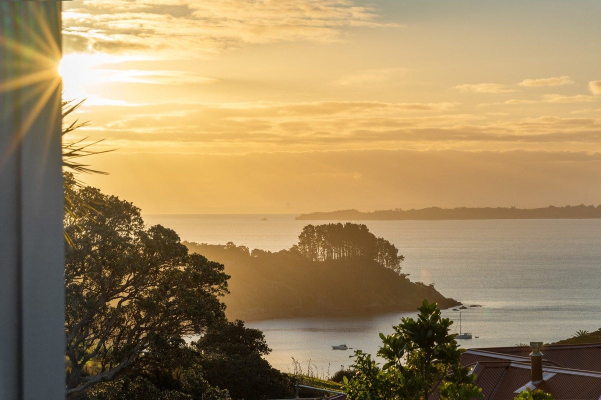 71 Crescent Road East, Ostend, Waiheke Island - Carousel 1