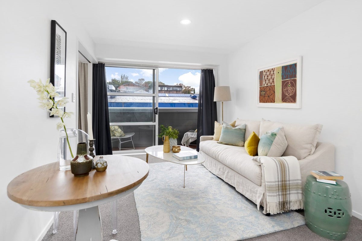 16/8 Clayton Street, Newmarket, Auckland - Carousel 1