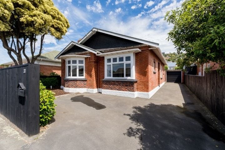 33 Beach Street, Saint Clair, Dunedin - Carousel 1