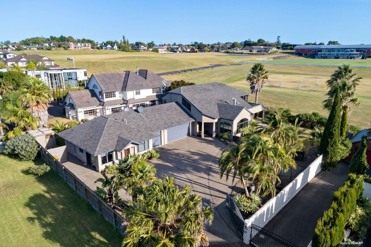 17 Manor Park, Sunnyhills, Auckland - Carousel 1