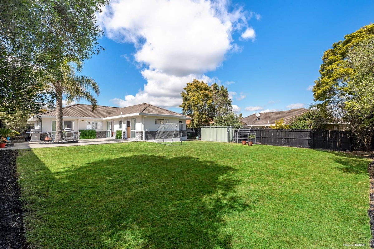 14 Nephin Place, East Tamaki Heights, Auckland - Carousel 1