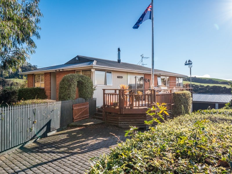 1061 Finlayson Road, Brighton - Carousel 1