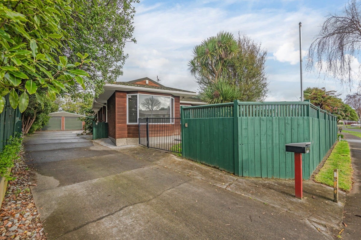 19 Humphries Place, Awapuni, Palmerston North - Carousel 2