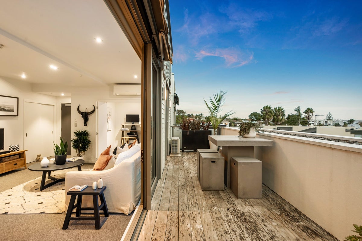 111/16 Huron Street, Takapuna, Auckland - Carousel 2