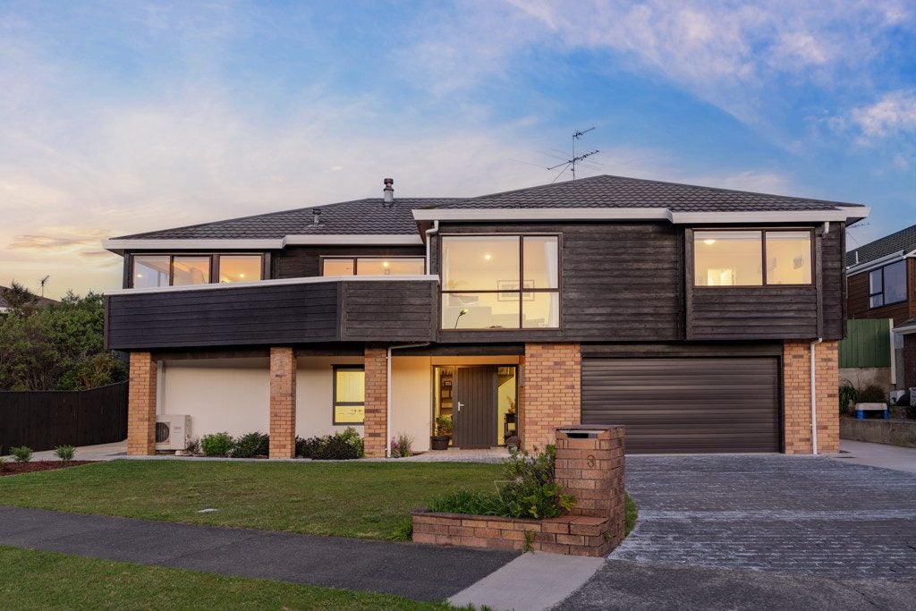 3 Eclipse Lane, Whitby, Porirua - Carousel 1