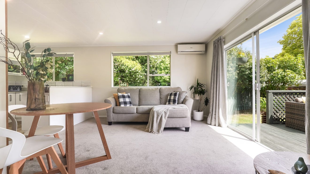 1/10 Denver Grove, Totara Park, Upper Hutt - Carousel 1