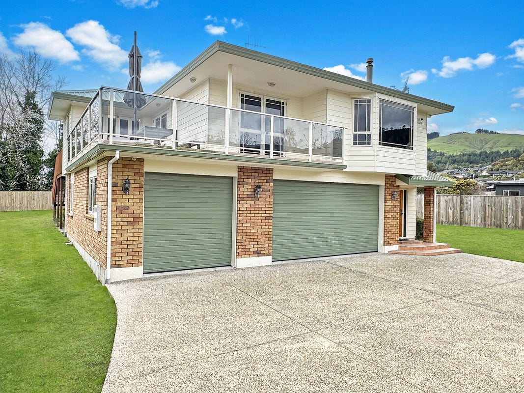 31 Angela Place, Kinloch, Taupo - Carousel 1