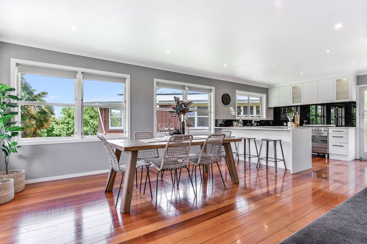 6 McGregor Place, Hillcrest, Hamilton - Carousel 2