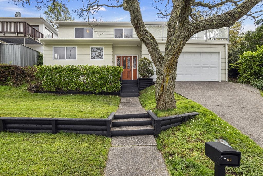 92 Stapleford Crescent, Browns Bay, Auckland - Carousel 1