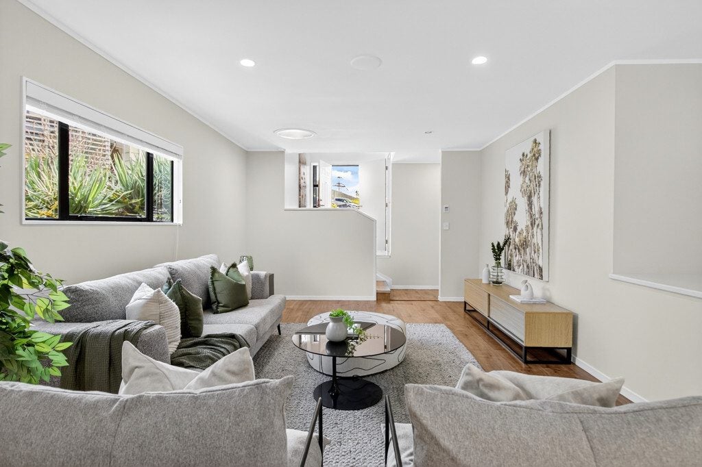 11 Longview Rise, Massey, Auckland - Carousel 16