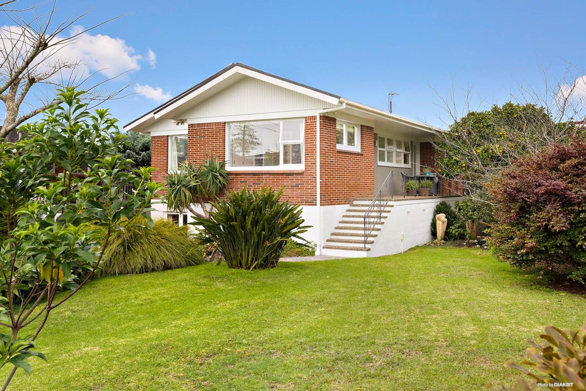 30 James Evans Drive, Northcote, Auckland - Carousel 2