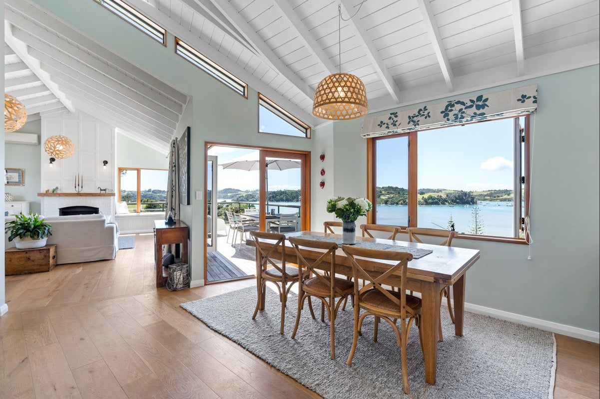 8 Martin Road, Warkworth - Carousel 1