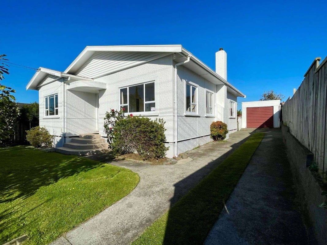 26 Paynters Avenue, Strandon, New Plymouth - Carousel 1