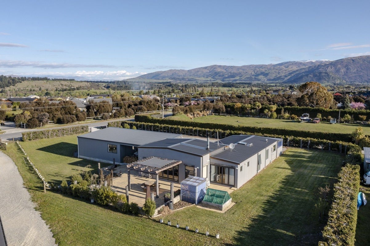 911 Aubrey Road, Albert Town, Wanaka - Carousel 1