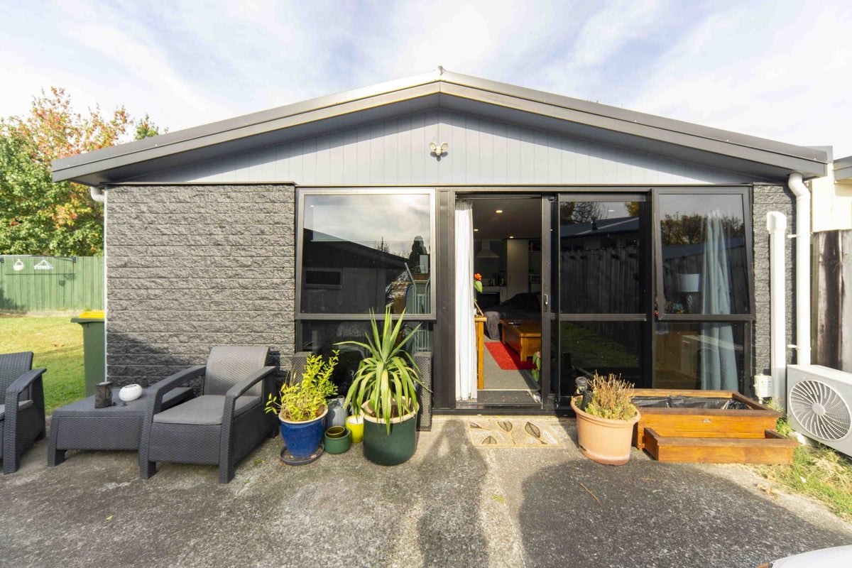 81 Oakfield Crescent, Pukete, Hamilton - Carousel 2