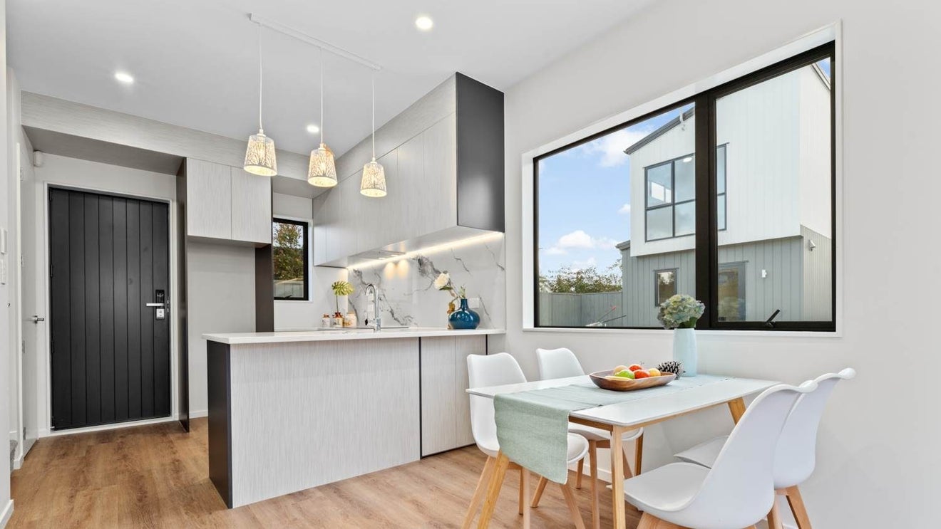 5/113 Flanshaw Road, Te Atatu South, Auckland - Carousel 1
