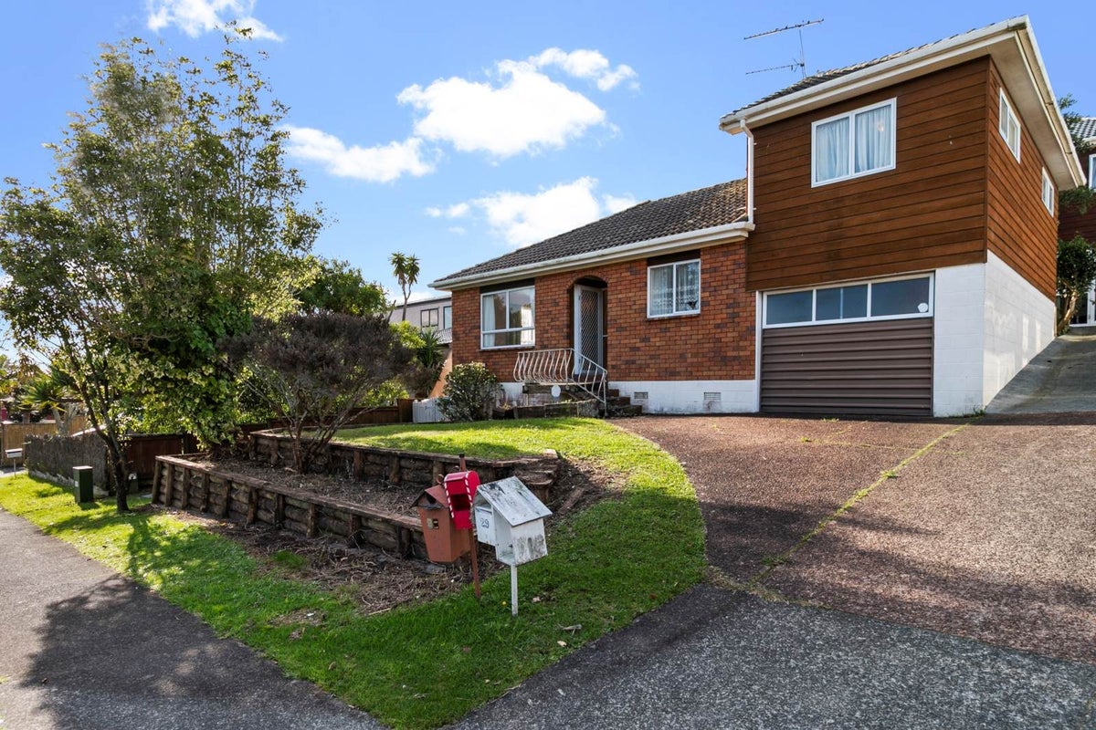 1/29 Stranolar Drive, Waikowhai, Auckland - Carousel 1