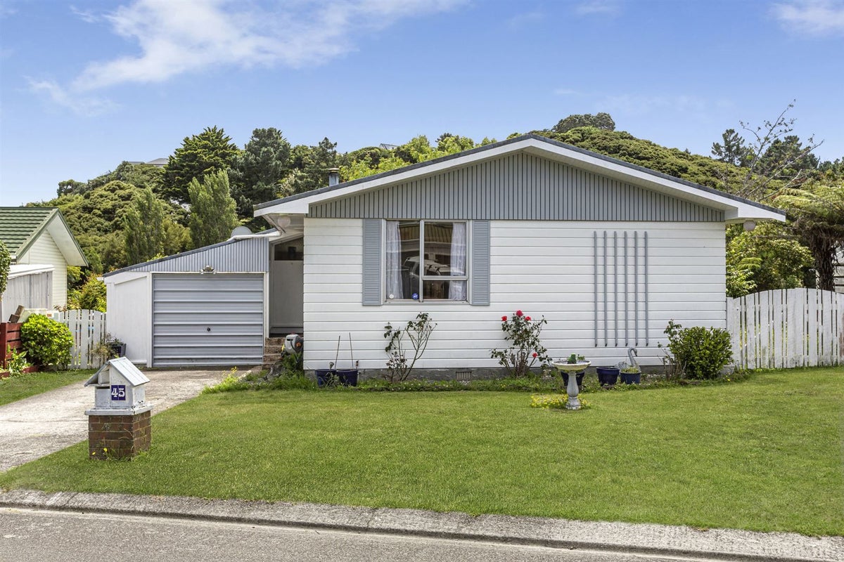 45 Hicks Close, Whitby, Porirua - Carousel 1