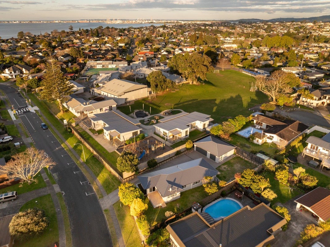 20 Clivedene Street, Matua, Tauranga - Carousel 43