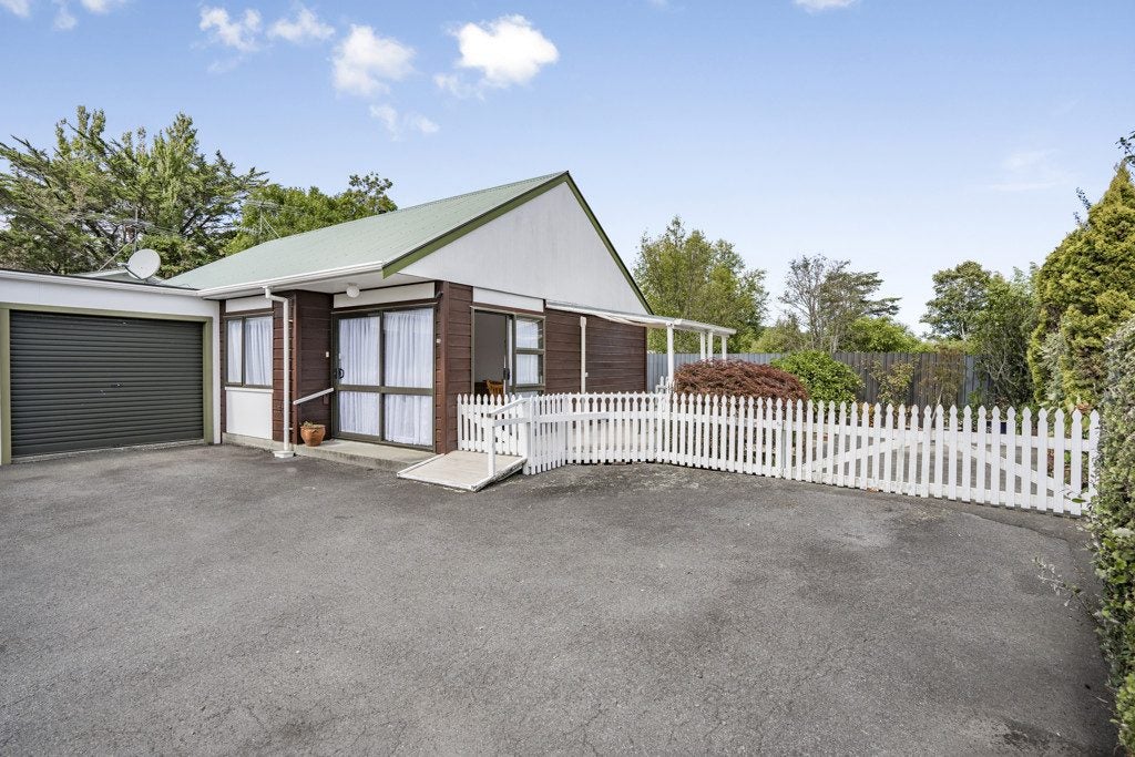 13D Gibbs Crescent, Wainuiomata, Lower Hutt - Carousel 1
