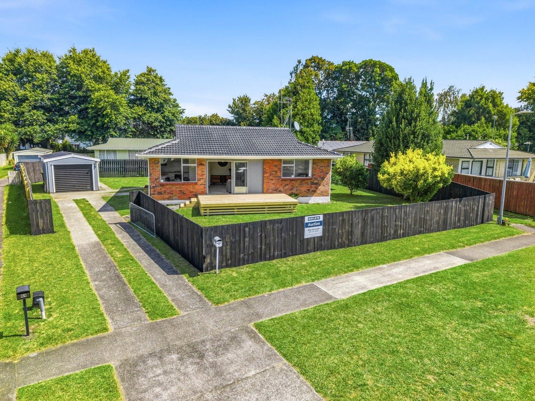 53 Oakfield Crescent, Pukete, Hamilton - Carousel 2