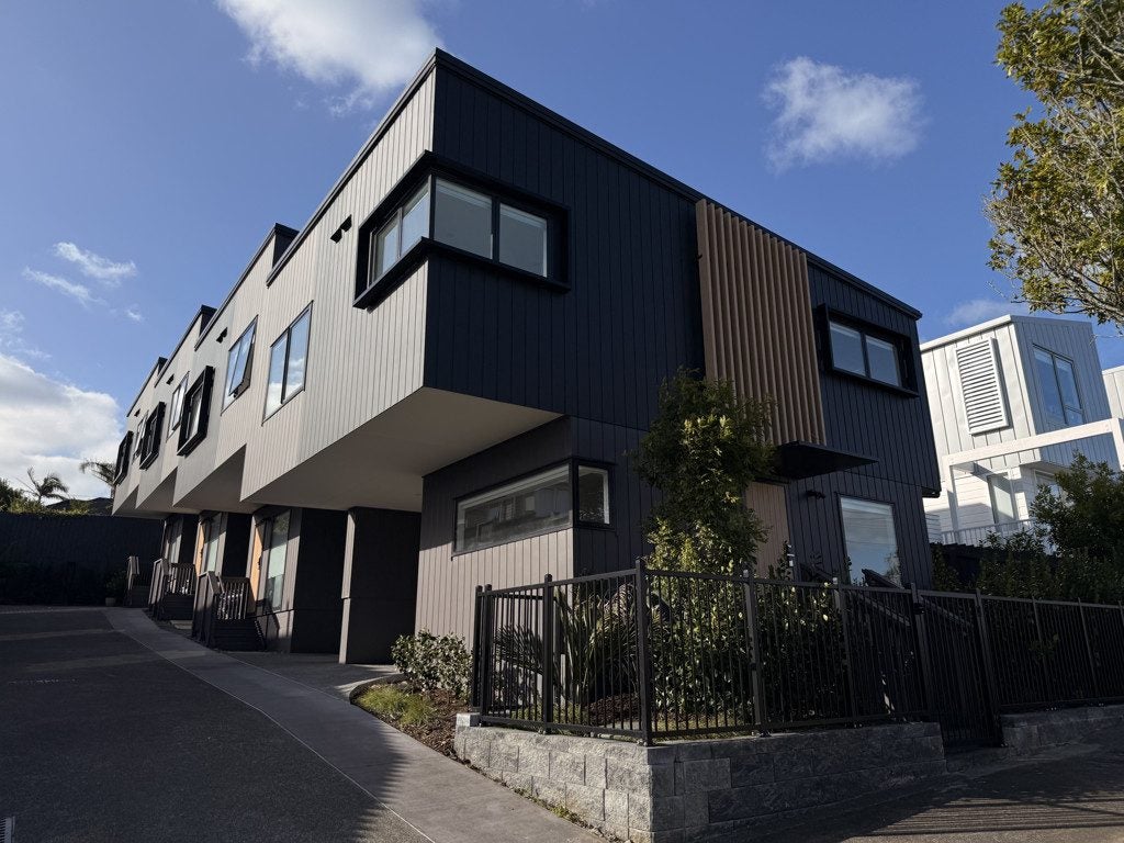 26A Leybourne Circle, Glen Innes, Auckland - Carousel 2