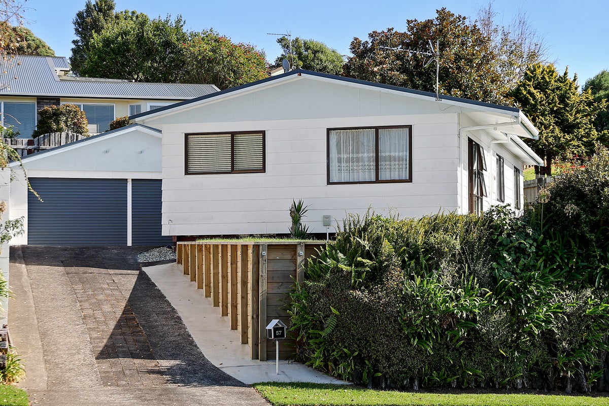 57 Riversdale Drive, Merrilands, New Plymouth - Carousel 1