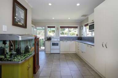2/32 Miltonia Avenue, Te Atatu South, Auckland - Carousel 2