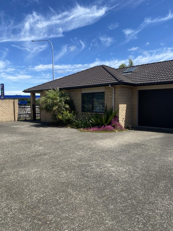 21 Ballymore Drive, Pinehill, Auckland - Carousel 1