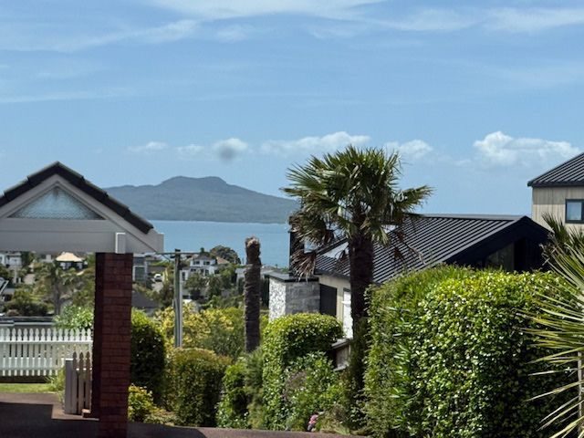 2/4 Dewsbury Terrace, Castor Bay, Auckland - Carousel 12
