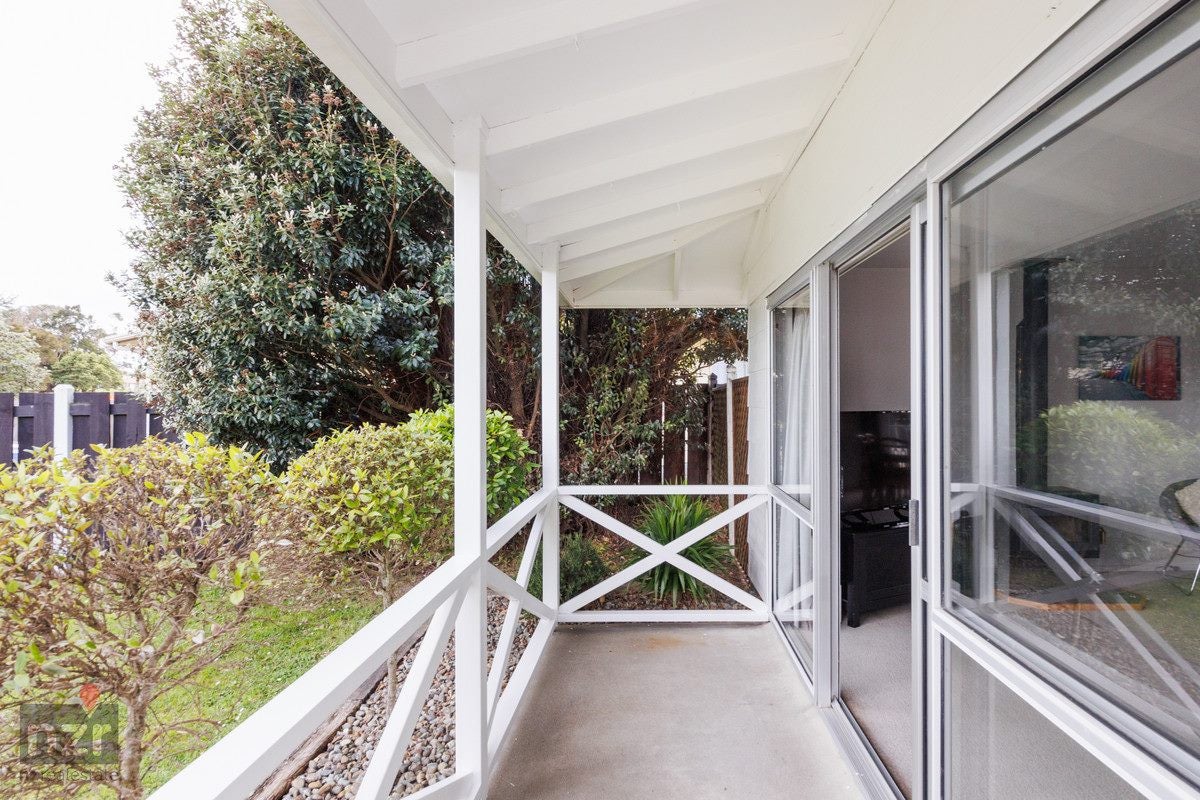 22 Lyndale Place, Kelvin Grove, Palmerston North - Carousel 2