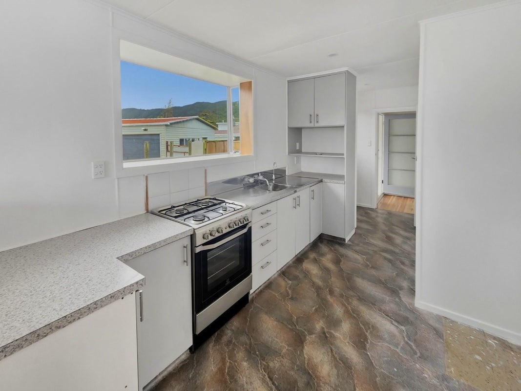 2 Miles Crescent, Wainuiomata, Lower Hutt - Carousel 2