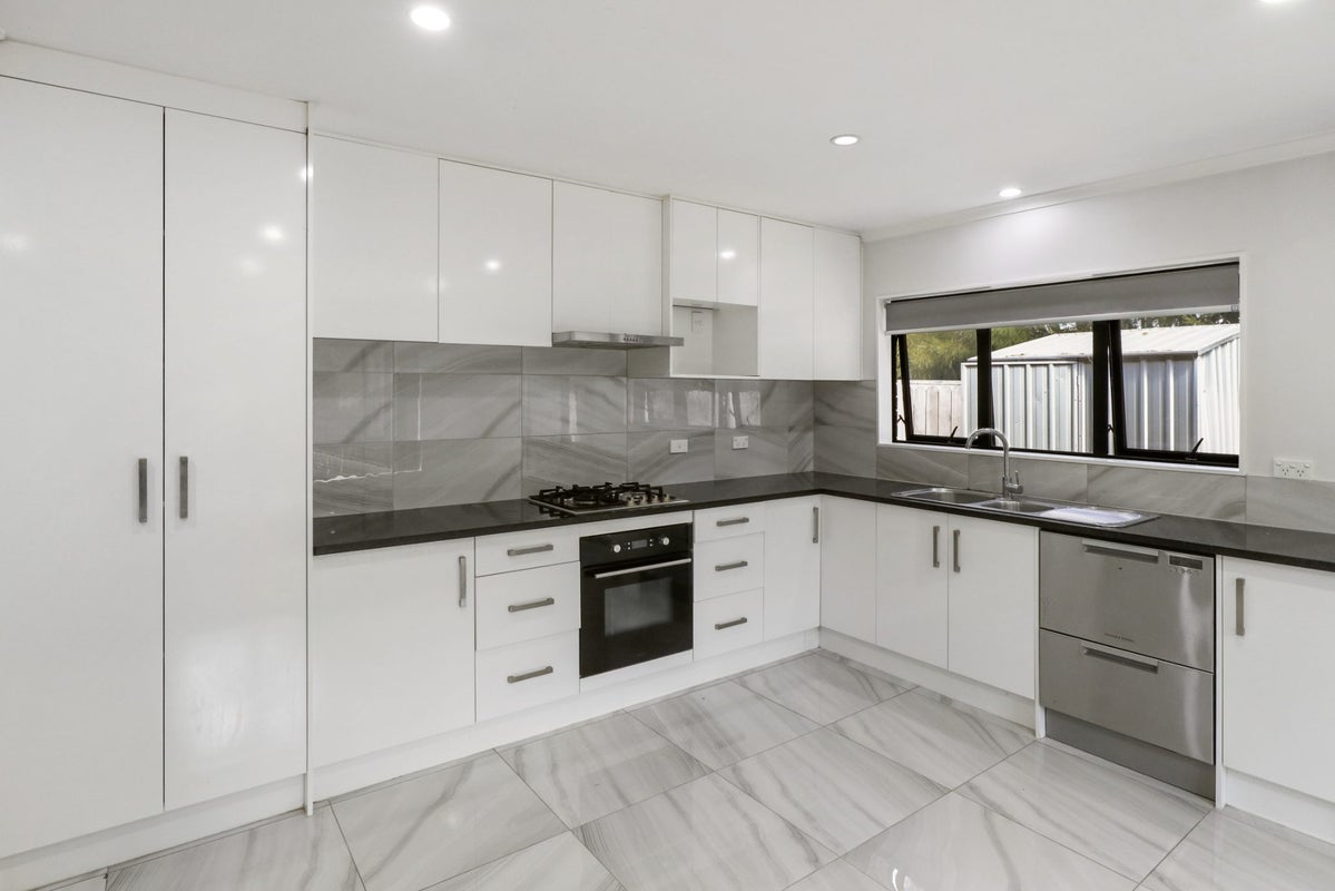 17 Goodwood Drive, Goodwood Heights, Auckland - Carousel 2