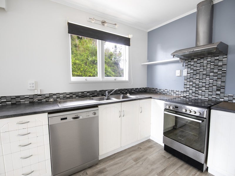 7A Wordsworth Crescent, Maraenui, Napier - Carousel 2