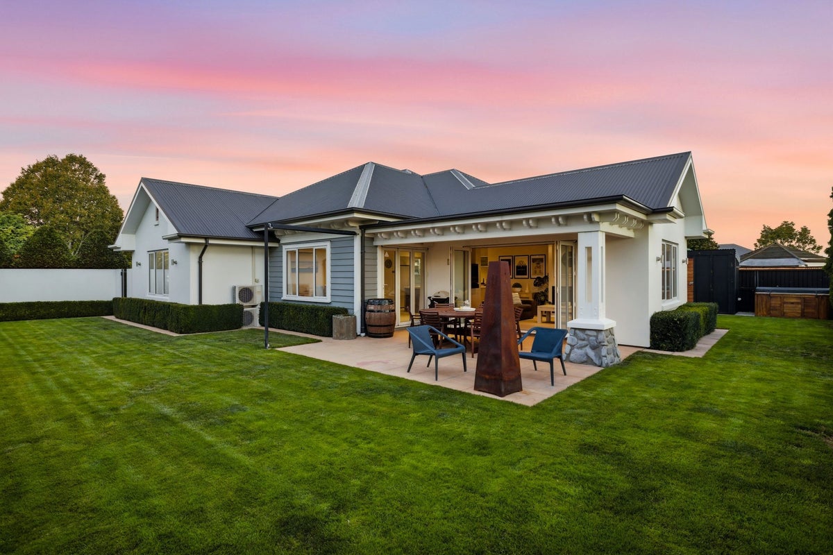 24 Providence Place, Redwood, Christchurch - Carousel 1