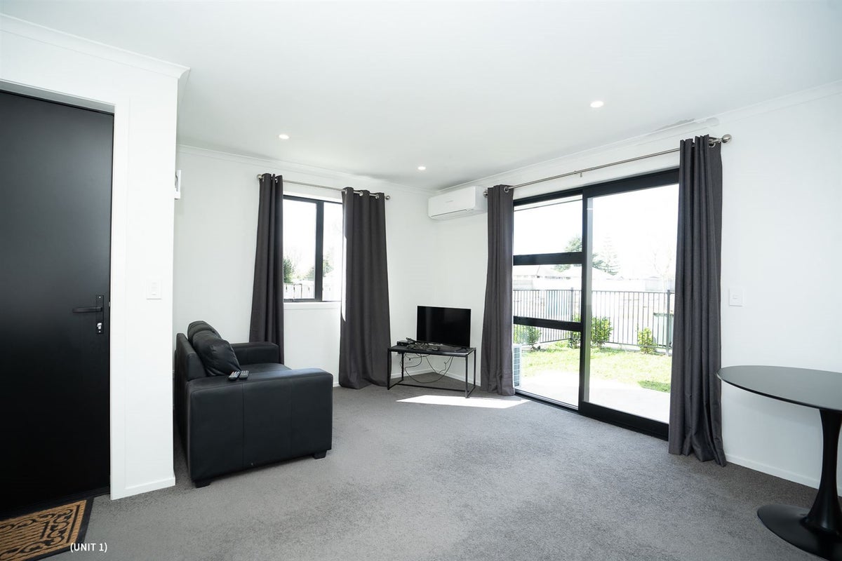 2/23 Ross Crescent, Fairfield, Hamilton - Carousel 1