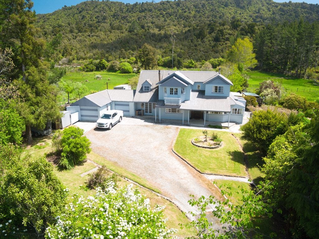 19 Baty Place, Coal Creek, Greymouth - Carousel 1